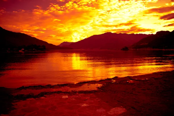 코 모 호수에서 일몰 — 스톡 사진