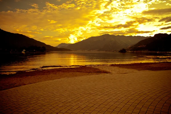 コモ湖の夕日 — ストック写真