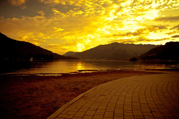 Puesta de sol en el lago Como — Foto de Stock