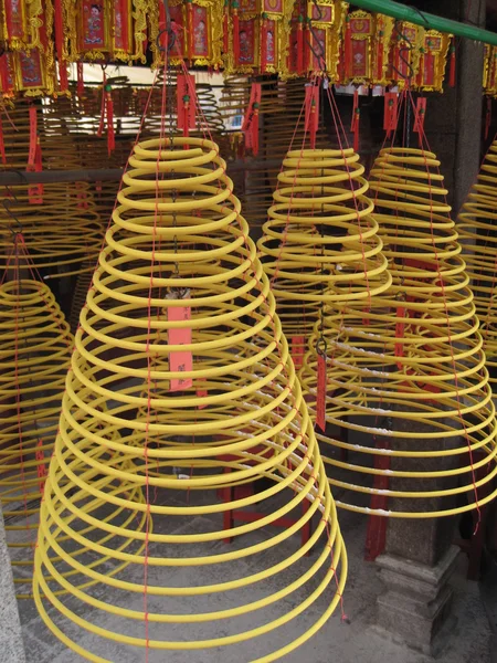 Encens circulaires, décorations du bouddhisme traditionnel chinois — Photo