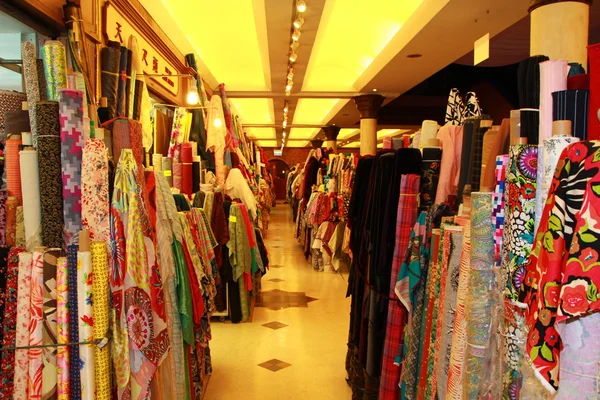 Азиатский текстильный рынок в Гонконге — стоковое фото