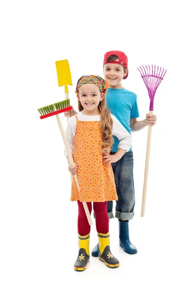 Crianças jardineiro feliz - com ferramentas e botas de borracha — Fotografia de Stock