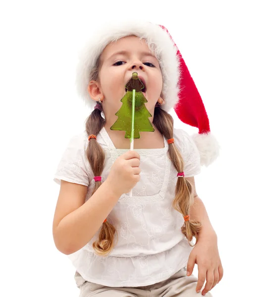 Liten flicka med en julgran formade godis — Stockfoto