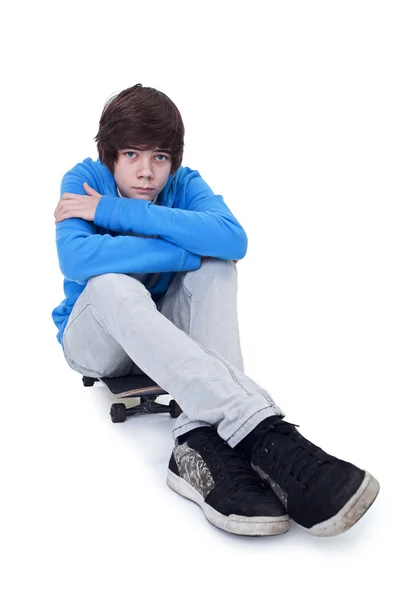 Adolescente e seu skate — Fotografia de Stock