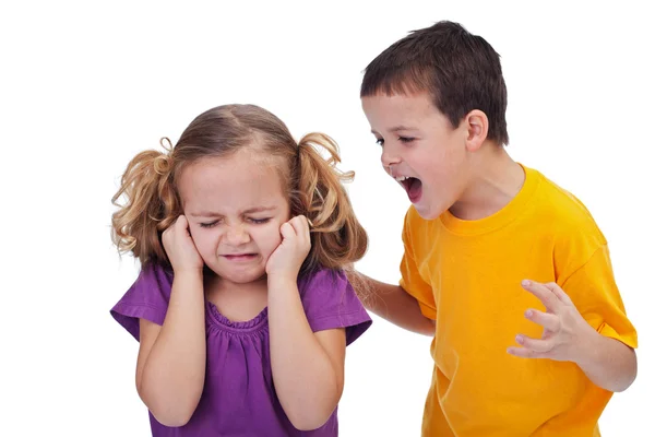 Ссоряющиеся дети — стоковое фото