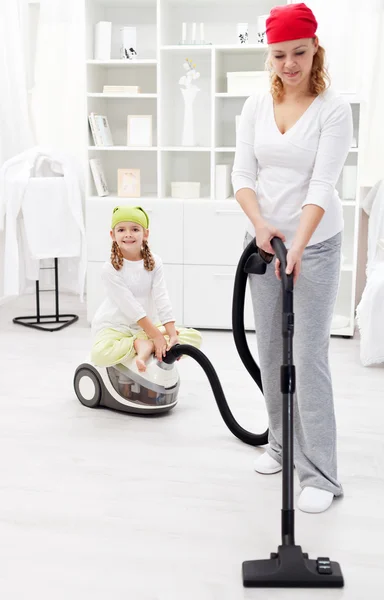 Cleaning day - woman and little girl tidy the room — Stock Photo, Image