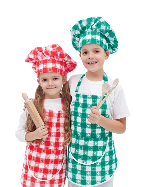 Chefs niños felices con utensilios de cocina de madera —  Fotos de Stock