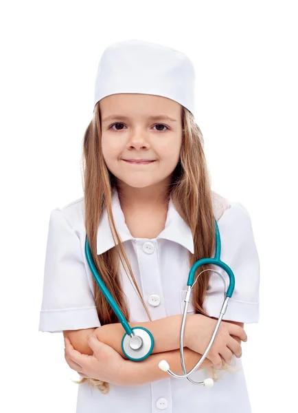 Klein meisje spelen verpleegkundige of Arts — Stockfoto