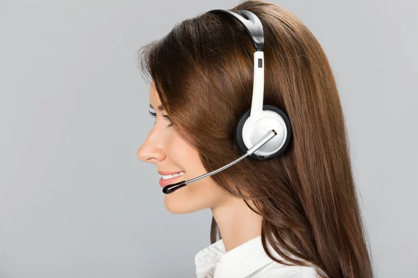 Operador de telefone de suporte em fone de ouvido, em cinza — Fotografia de Stock