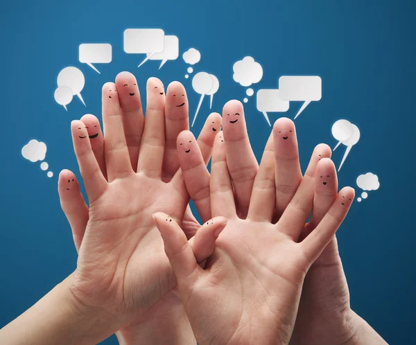 Feliz grupo de emoticonos de dedo con señal de chat social y burbujas de habla . —  Fotos de Stock