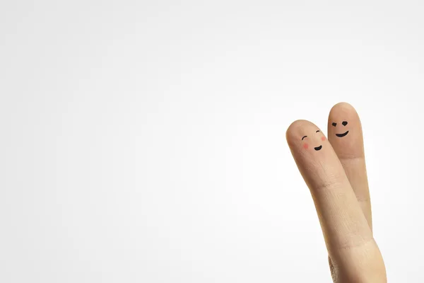 Abraço de casal de dedos felizes sorrisos com amor . — Fotografia de Stock