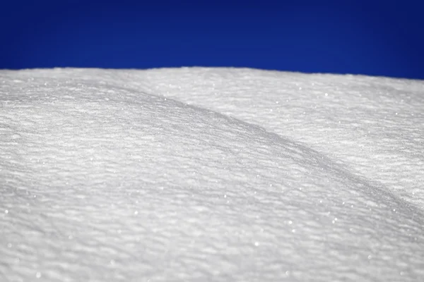 Snow texture with horizon and blue sky — Stock Photo, Image