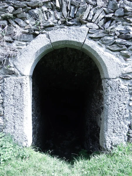 Zamek, ruiny drzwi — Zdjęcie stockowe
