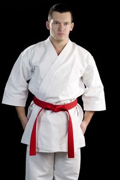 Ontrast Karate junger Kämpfer auf schwarz — Stockfoto