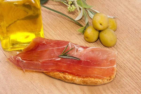Typische gerookte ham uit Spanje — Stockfoto