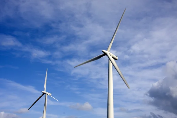 Větrná turbína, ekologii a obnovitelné zdroje energie — Stock fotografie