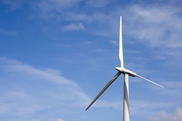 Windturbine, ecologie en hernieuwbare energie — Stockfoto