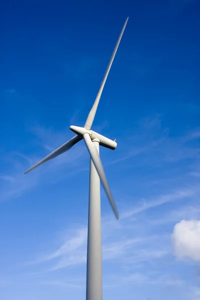 Energia renovável, turbina eólica — Fotografia de Stock