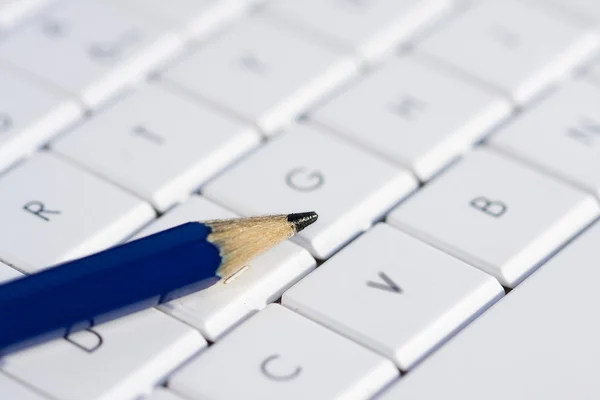 Computer and pencil — Stock Photo, Image