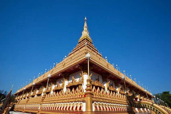 Bellissimo Tempio su sfondo cielo blu — Foto Stock