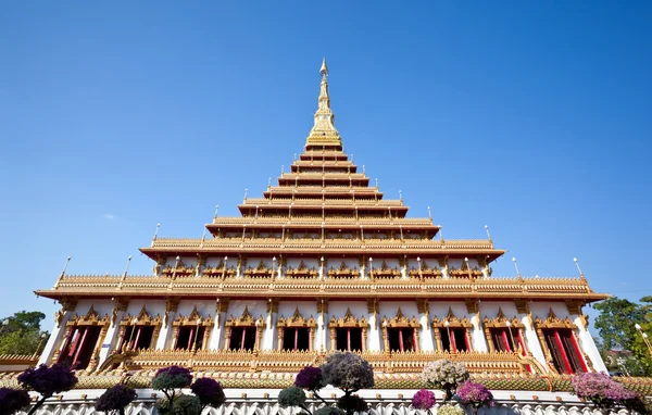 青い空を背景に美しい寺院 — ストック写真
