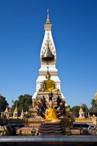 Biała pagoda na tle błękitnego nieba — Zdjęcie stockowe