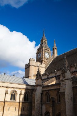 Saat Big Ben'e ve Parlamento Binası