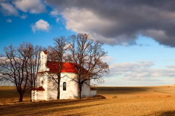 As ruínas pequena igreja — Fotografia de Stock