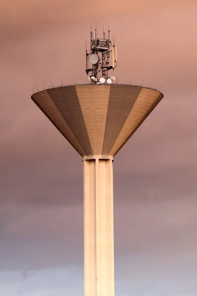 現代の水タンク塔 — ストック写真