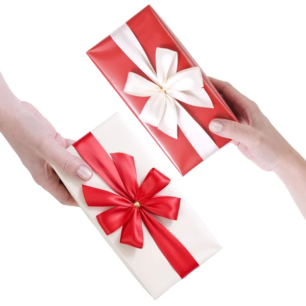 Червоно-білі подарункові коробки — стокове фото