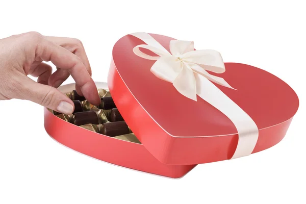 Vrouw hand nemen chocolade snoep — Stockfoto