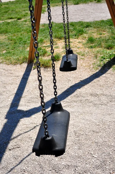 Two empty swings — Stock Photo, Image