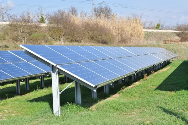 Ubehandlet solcellepaneler – stockfoto