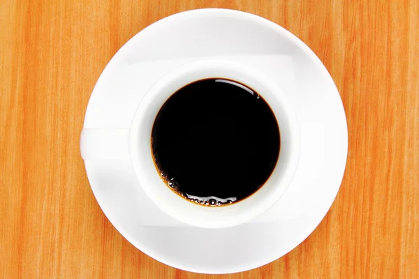 Top van zwarte koffie beker bekijken op hout — Stockfoto