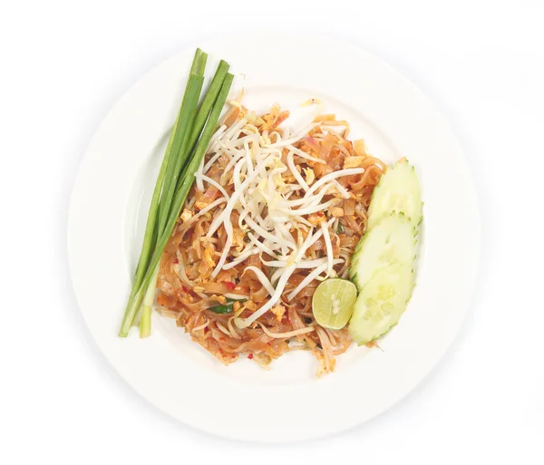 Pad thai auf weißem Hintergrund — Stockfoto