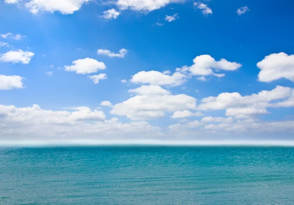 Синий над морем — стоковое фото