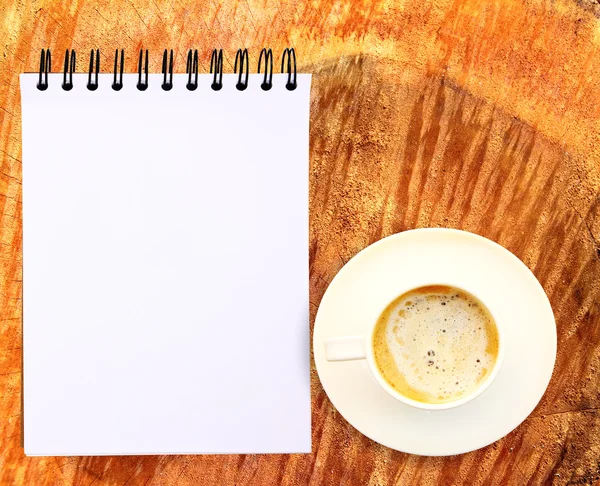 Kağıt tablet ile kahve fincanı — Stok fotoğraf
