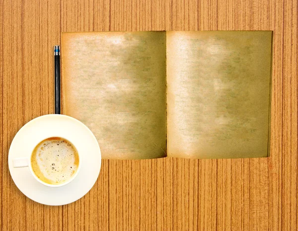 Vecchio libro con caffè — Foto Stock