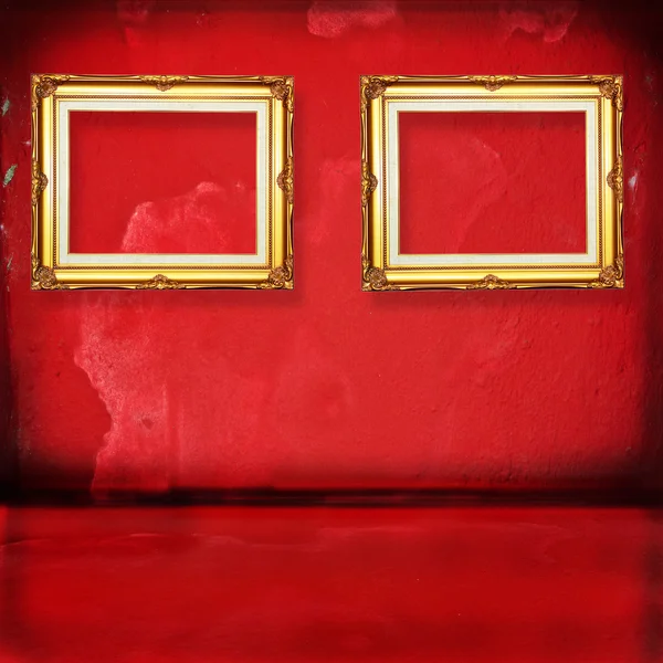 Moldura de ouro wod na sala vermelha — Fotografia de Stock