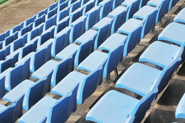 Assentos azuis velhos — Fotografia de Stock
