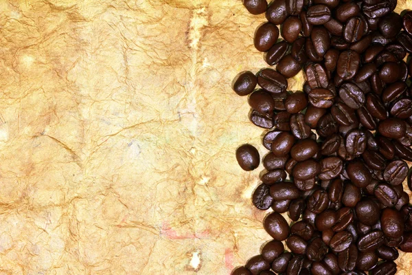 Grãos de café no papel — Fotografia de Stock