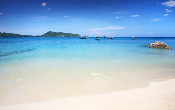 Piękna tropikalna plaża — Zdjęcie stockowe