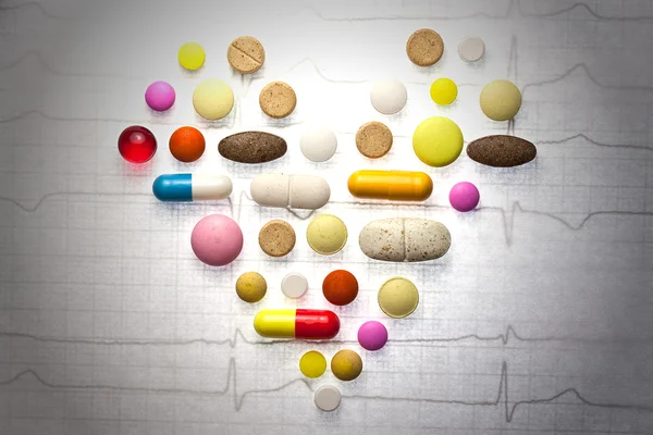 Coração de comprimidos — Fotografia de Stock