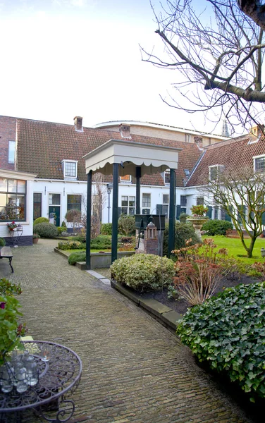 그룹에 있는 아주 오래 된 집 이라고 haarlem, 네덜란드에서 hofje — 스톡 사진