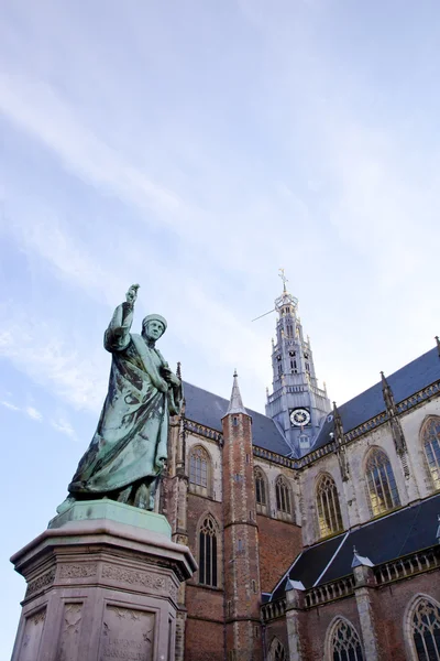 stock image Cathedral St. Bavo with statue of printing inventor Laurens Janszoon Coster