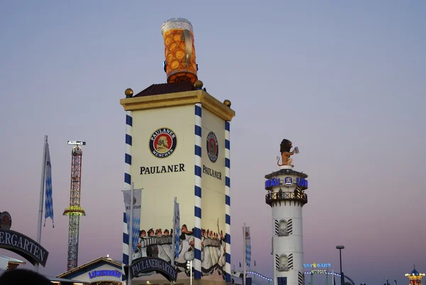 Bier tenten op het oktoberfest. — Stockfoto