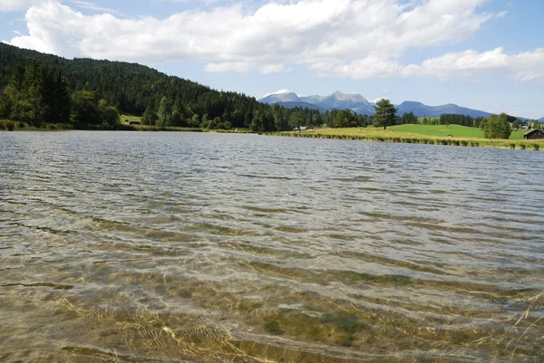 Jezioro w Alpach — Zdjęcie stockowe