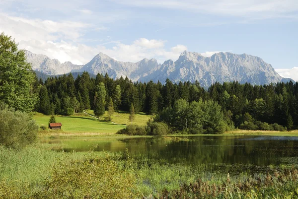 Lac dans les Alpes — Photo