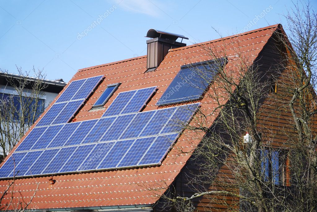 Impianto fotovoltaico e solare termico — foto stock © manfredxy #9680356 Impianto fotovoltaico a casa