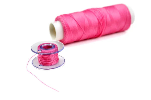 ピンクの糸でボビン — ストック写真